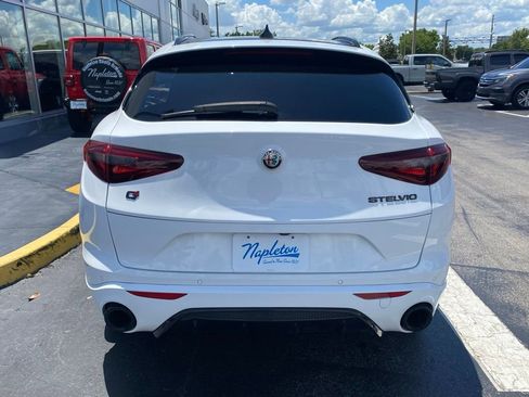 Used 2022 Alfa Romeo Stelvio Veloce AWD/4WD image 8