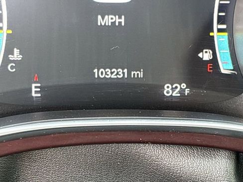 Used 2020 Chrysler Pacifica Limited image 12