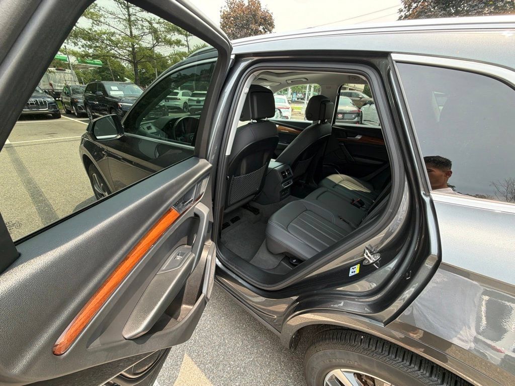 Used 2023 Audi Q5 2.0T Premium w/ Convenience Package AWD/4WD image 18