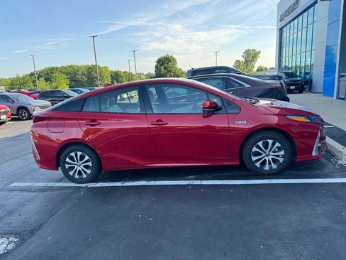 Used 2020 Toyota Prius Prime Limited FWD image 2