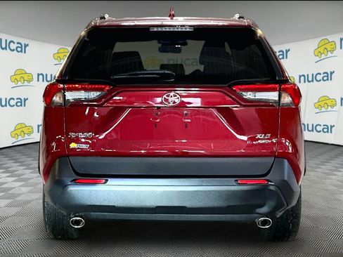 Used 2023 Toyota RAV4 XLE Premium image 5