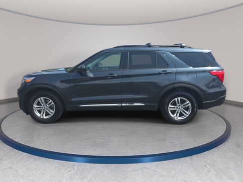 Used 2022 Ford Explorer XLT w/ Equipment Group 202A AWD/4WD image 8