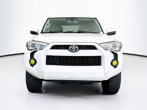 Used 2017 Toyota 4Runner SR5 Premium AWD/4WD image 2