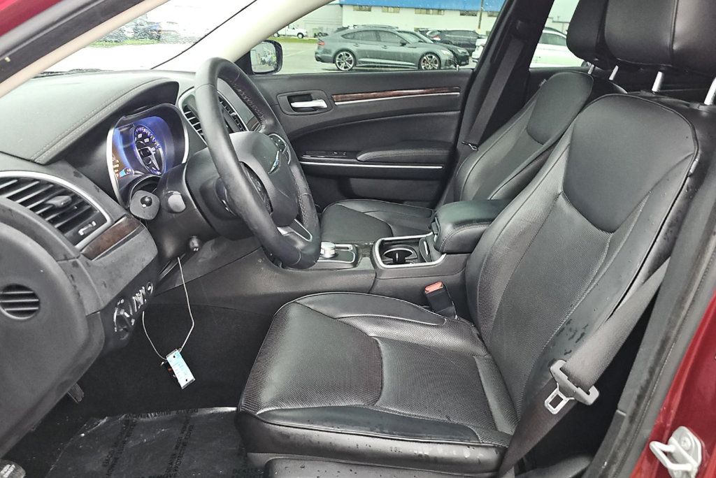 Used 2023 Chrysler 300 Touring L w/ Comfort Group RWD image 7