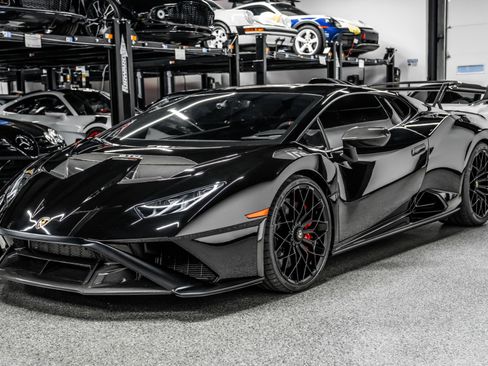 Used 2021 Lamborghini Huracan STO image 5
