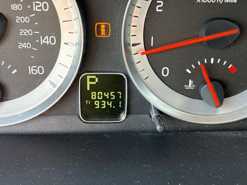 Used 2011 Volvo C70 T5 w/ Convenience Pkg FWD image 18