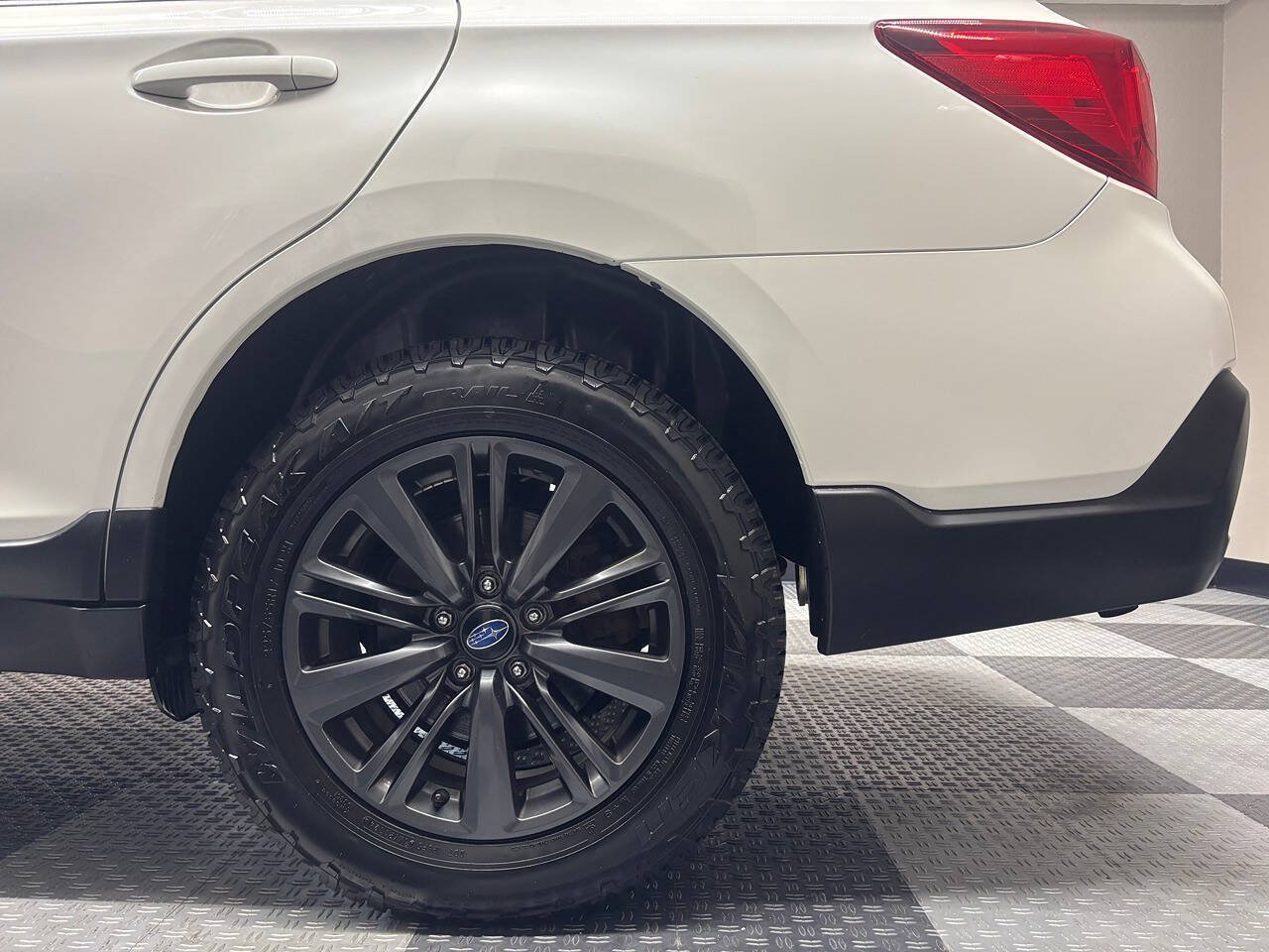 Used 2018 Subaru Outback 2.5i Premium w/ Popular Package #1 AWD/4WD image 11