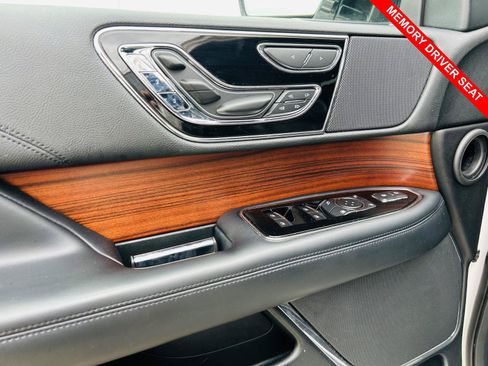 Used 2019 Lincoln Navigator Reserve AWD/4WD image 19