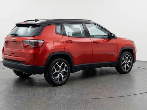 Used 2025 Jeep Compass Limited image 9