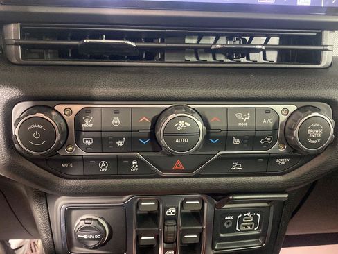 Used 2026 Jeep Wrangler Unlimited Sport AWD/4WD image 5