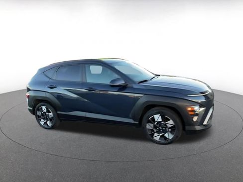 Used 2025 Hyundai Kona SEL image 2