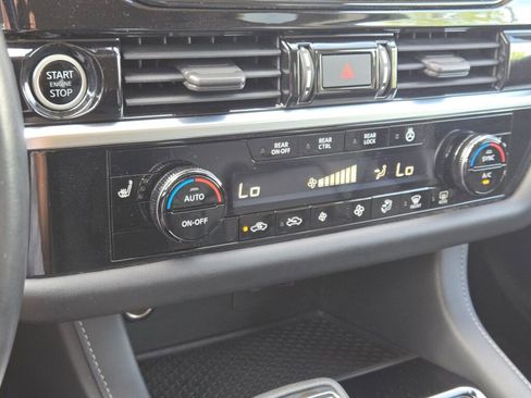 Used 2022 Nissan Pathfinder SL image 30