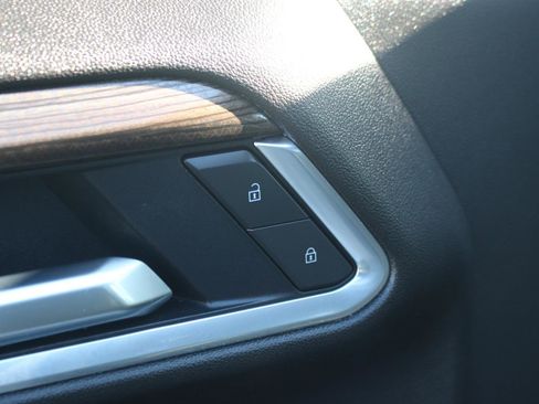 Used 2025 Chevrolet Silverado 2500 LT w/ Convenience Package image 16