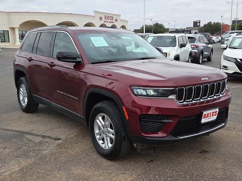 Used 2024 Jeep Grand Cherokee Laredo AWD/4WD image 5