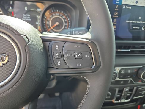 Used 2025 Jeep Gladiator Sport AWD/4WD image 22