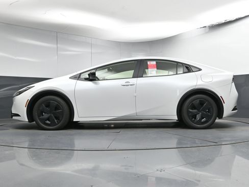 New 2026 Toyota Prius LE image 26