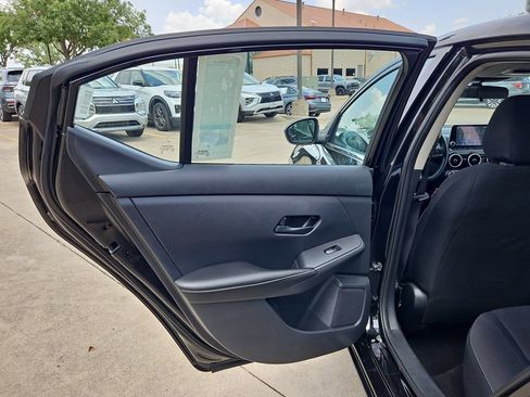 Used 2025 Nissan Sentra SV FWD image 27