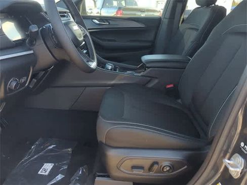 New 2025 Jeep Grand Cherokee Laredo image 16