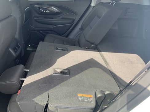 Used 2023 GMC Terrain SLE w/ Driver Convenience Package image 27