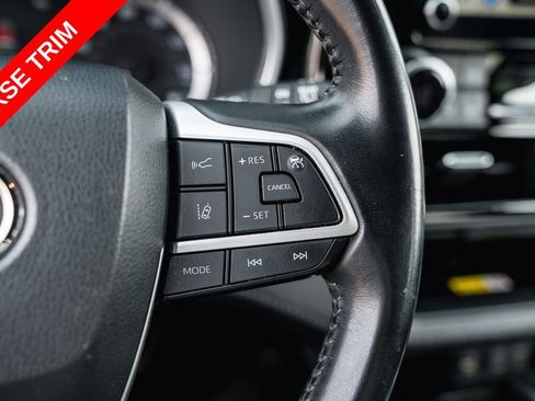 Used 2023 Toyota Highlander XSE FWD image 17