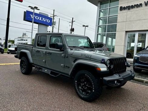 Certified 2023 Jeep Gladiator Sport AWD/4WD image 1