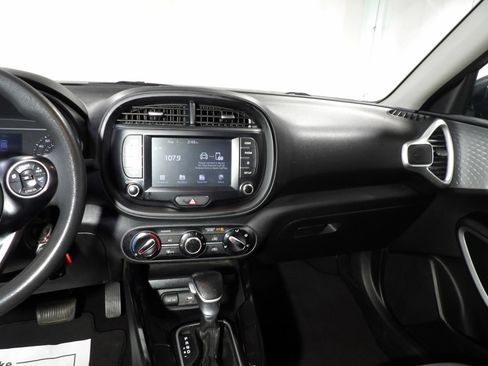 Used 2020 Kia Soul LX FWD image 11