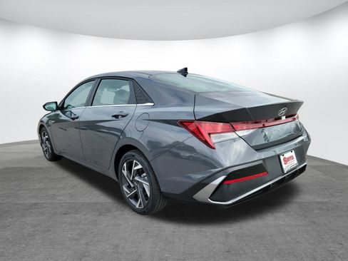 Used 2025 Hyundai Elantra SEL image 29