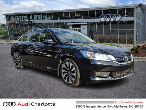 Used 2015 Honda Accord Touring image 1