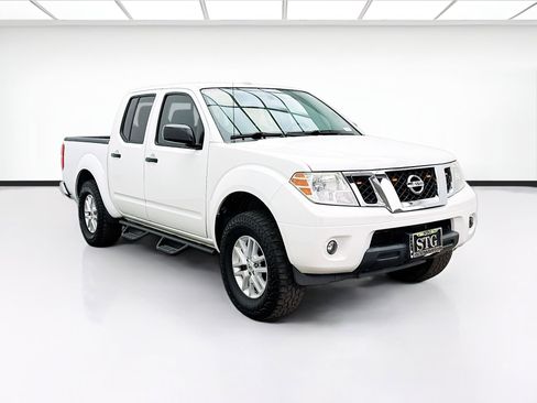 Used 2018 Nissan Frontier SV image 3