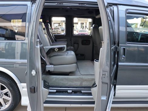 Used 2014 GMC Savana 1500 image 26