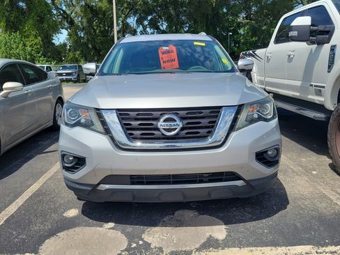 Used 2019 Nissan Pathfinder SL FWD image 2