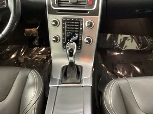 Used 2018 Volvo V60 T5 Dynamic image 23