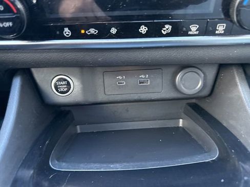 Used 2021 Nissan Rogue SV w/ Premium Package image 22