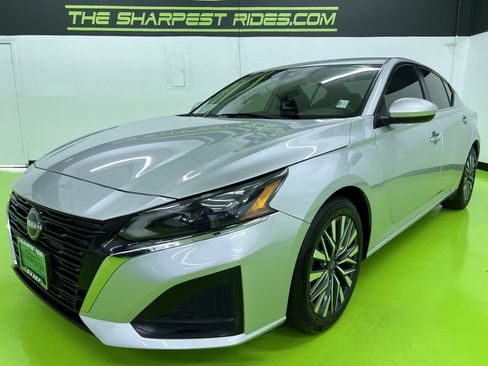 Used 2023 Nissan Altima 2.5 SV FWD image 5