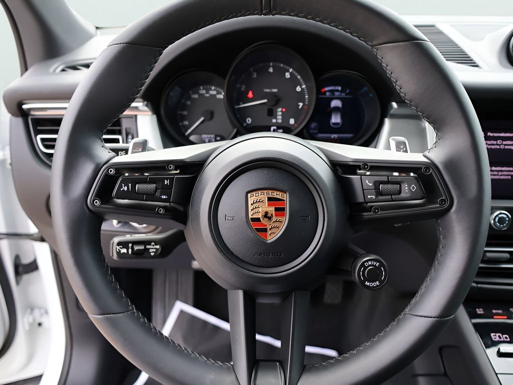 Used 2026 Porsche Macan AWD/4WD image 28
