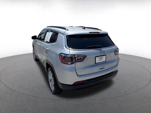 Used 2025 Jeep Compass Latitude AWD/4WD image 11