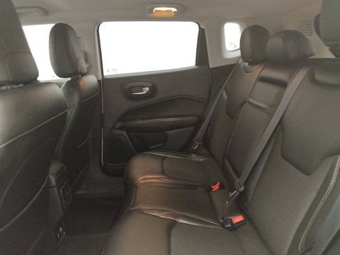 Used 2018 Jeep Compass Latitude w/ Popular Equipment Group FWD image 18