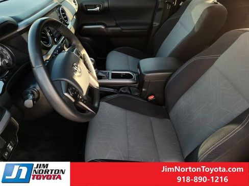 Used 2020 Toyota Tacoma TRD Off-Road image 15