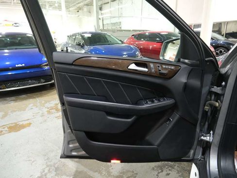 Used 2015 Mercedes-Benz GL 450 4MATIC w/ Parking Assist Package image 18