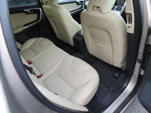 Used 2016 Volvo XC60 T6 w/ Proximity Package AWD/4WD image 24