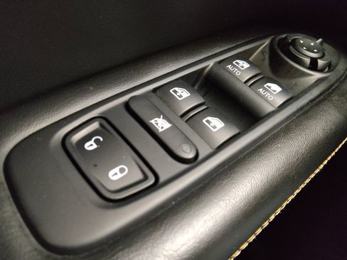 Used 2017 Jeep Compass Latitude w/ Popular Equipment Group image 27