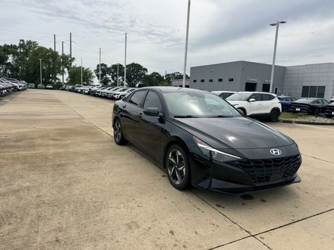 Used 2023 Hyundai Elantra SEL w/ Convenience Package FWD image 10