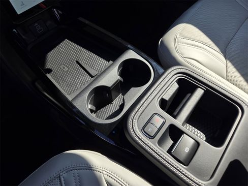 Used 2025 Ford Mustang Mach-E Premium image 17