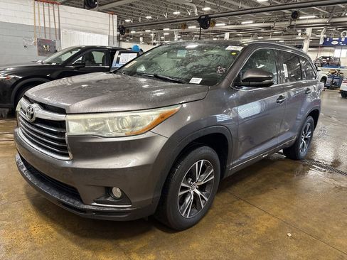 Used 2015 Toyota Highlander XLE image 5