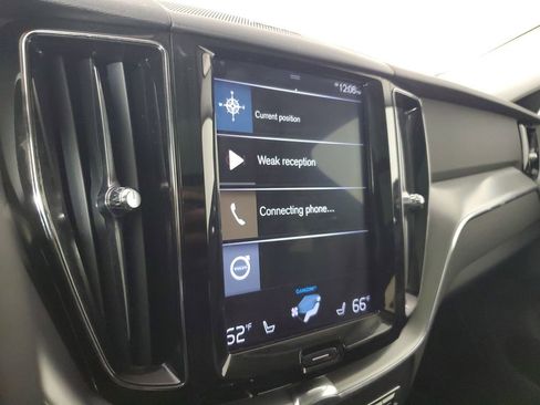 Used 2019 Volvo XC60 T5 Momentum w/ Multimedia Package image 30