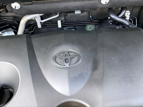 Used 2024 Toyota RAV4 XLE FWD image 31