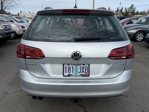 Used 2016 Volkswagen Golf S image 8