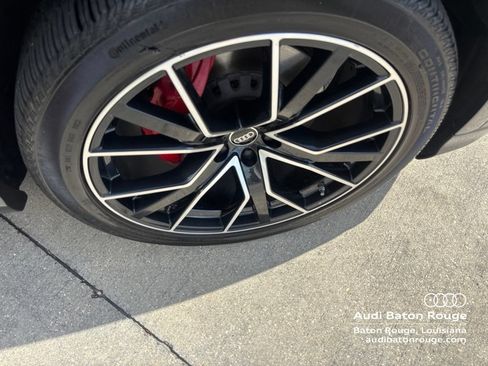 Used 2023 Audi Q8 Prestige w/ Prestige Package AWD/4WD image 4