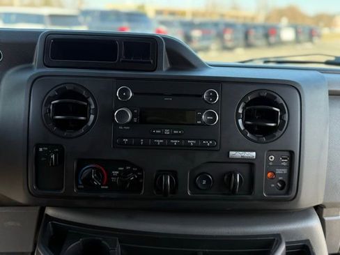 Used 2014 Ford E-250 and Econoline 250 image 18