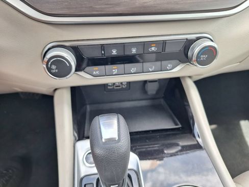 Used 2024 Nissan Altima 2.5 SV FWD image 15